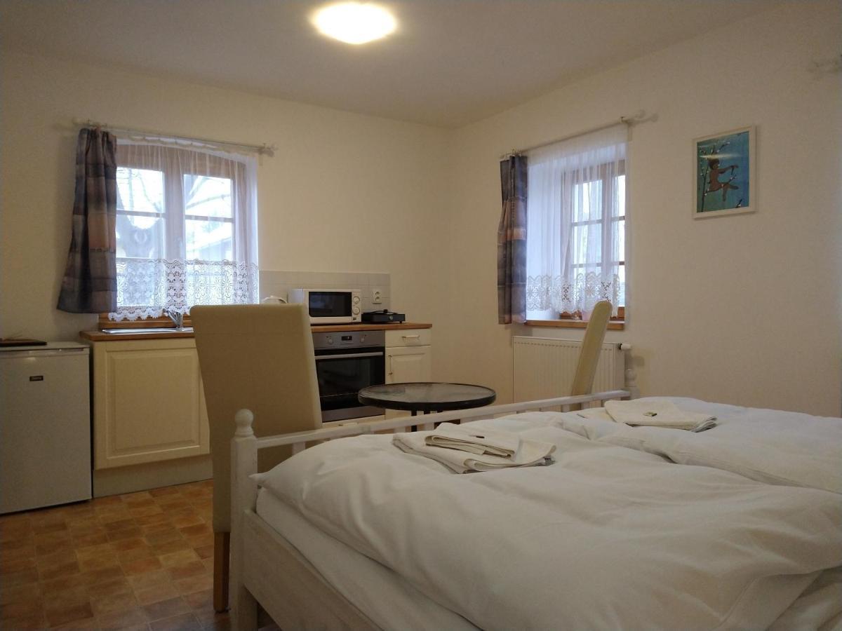 Apartmany Maly Mnich Mníšek pod Brdy Extérieur photo